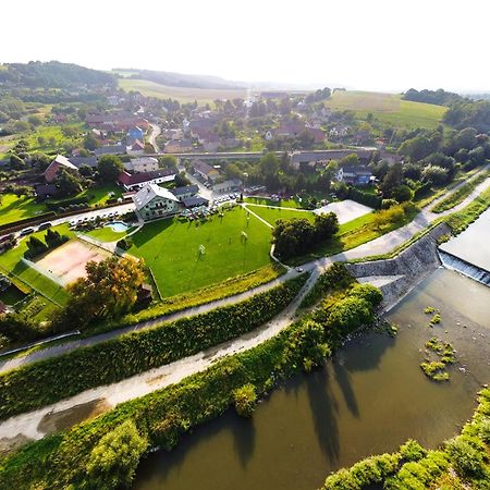 Restaurace A Penzion Kamenec Jilešovice المظهر الخارجي الصورة