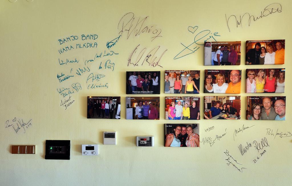 Restaurace A Penzion Kamenec Jilešovice المظهر الخارجي الصورة